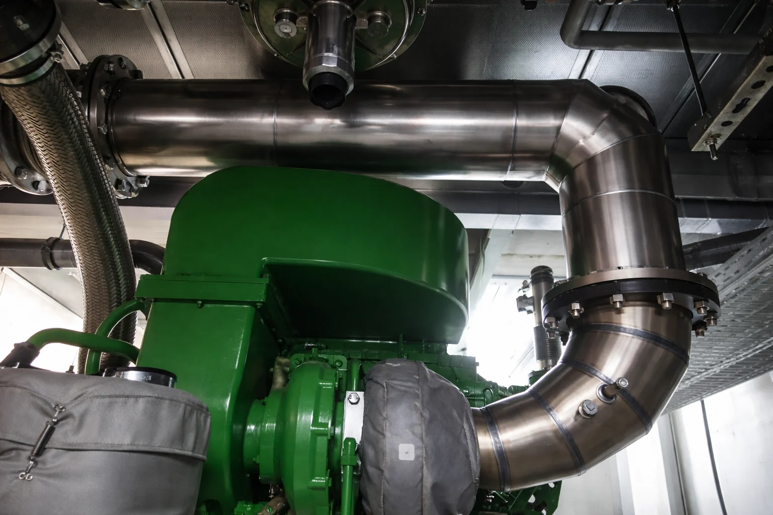 Jenbacher-Gasmotor mit geschweißtem Abgasanschluss
